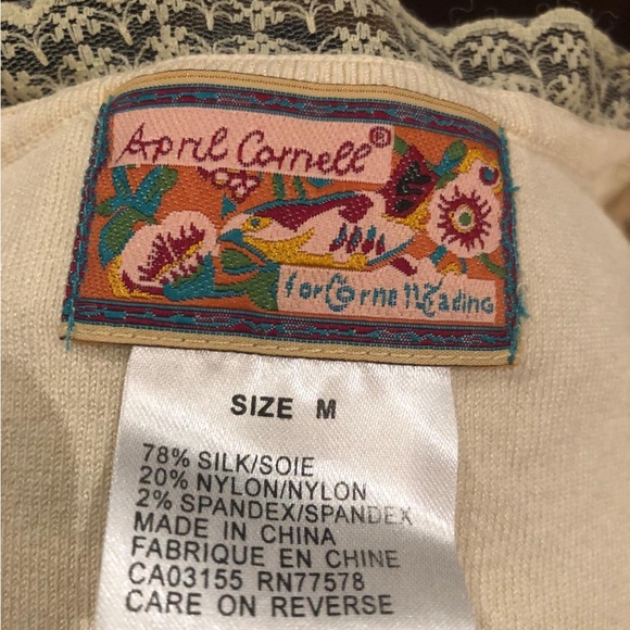 Beautiful top with lace and bead finish. - Picture 3 of 4